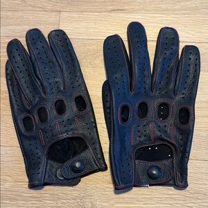 Elegant Black Leather Driving Gloves